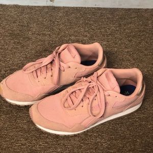 •Pink suede Reebok classics•